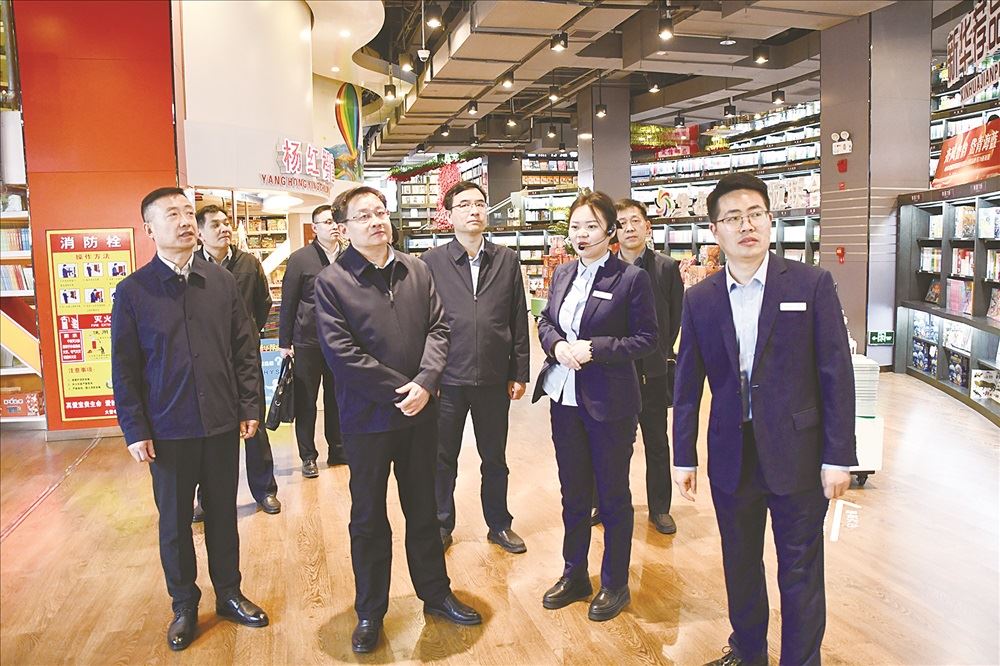 出版集團黨委書記、董事長劉文強到書店集團棗莊分公司、出版集團駐青島各單位調研